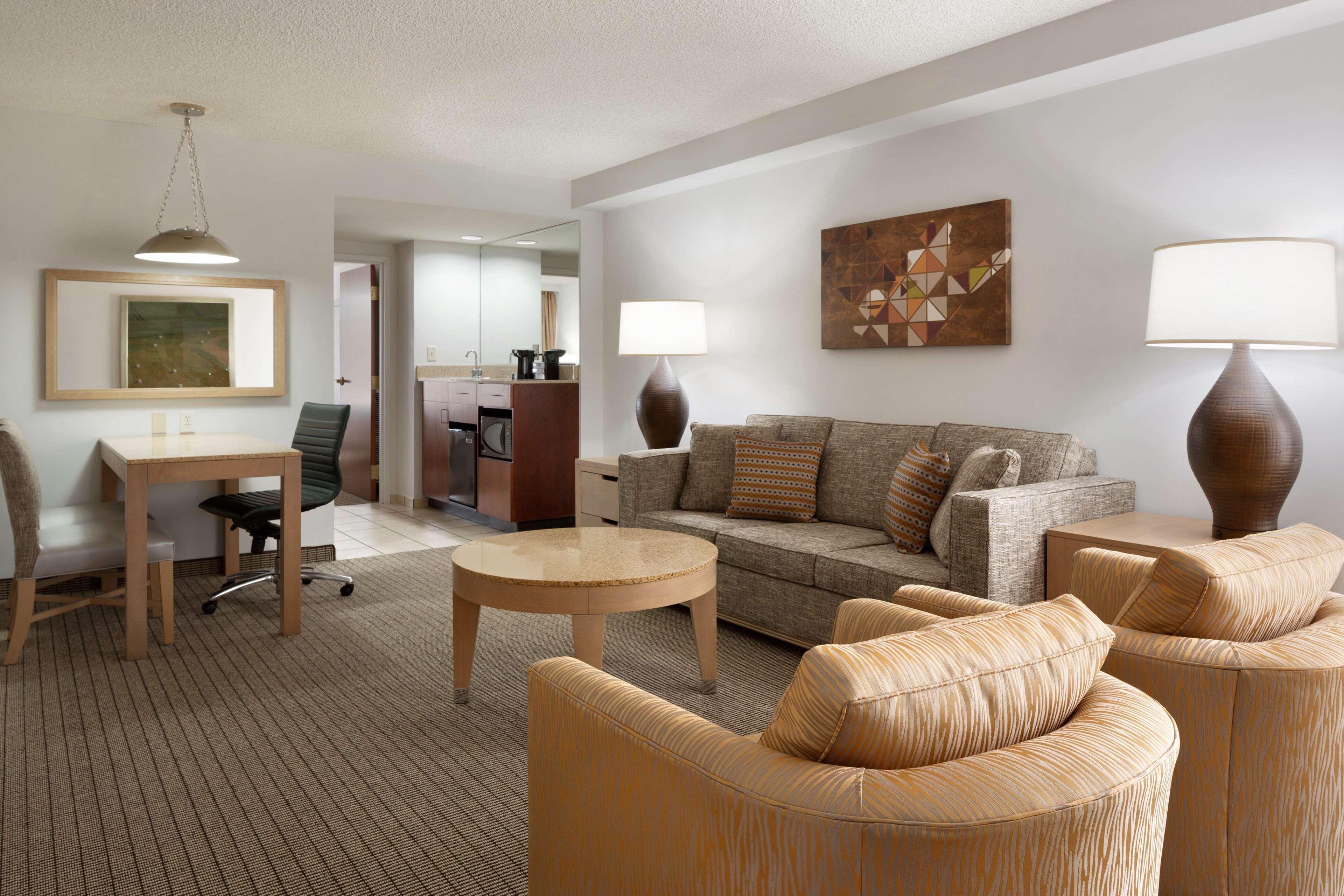 Embassy Suites By Hilton Denver International Airport Εξωτερικό φωτογραφία