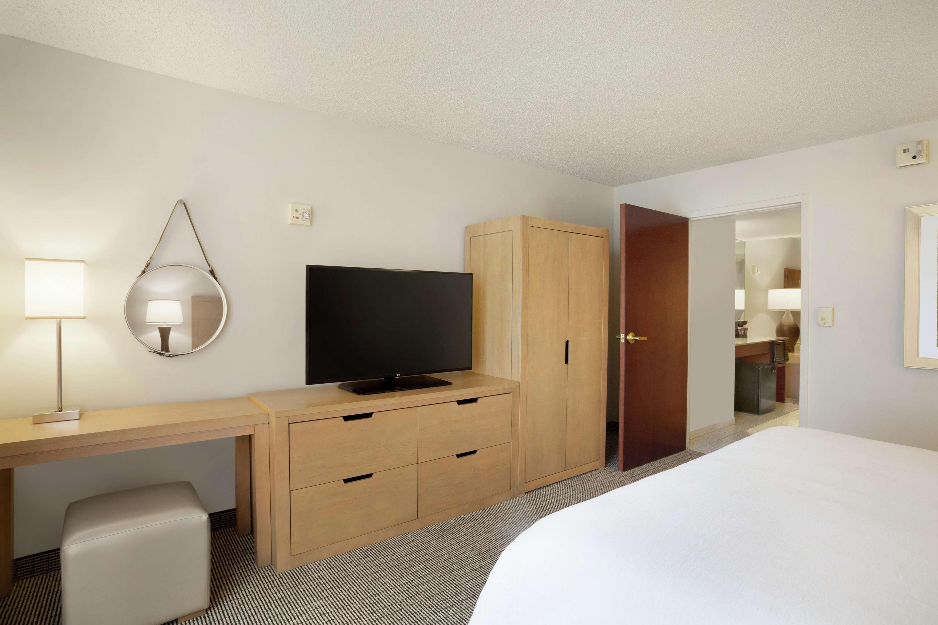 Embassy Suites By Hilton Denver International Airport Εξωτερικό φωτογραφία