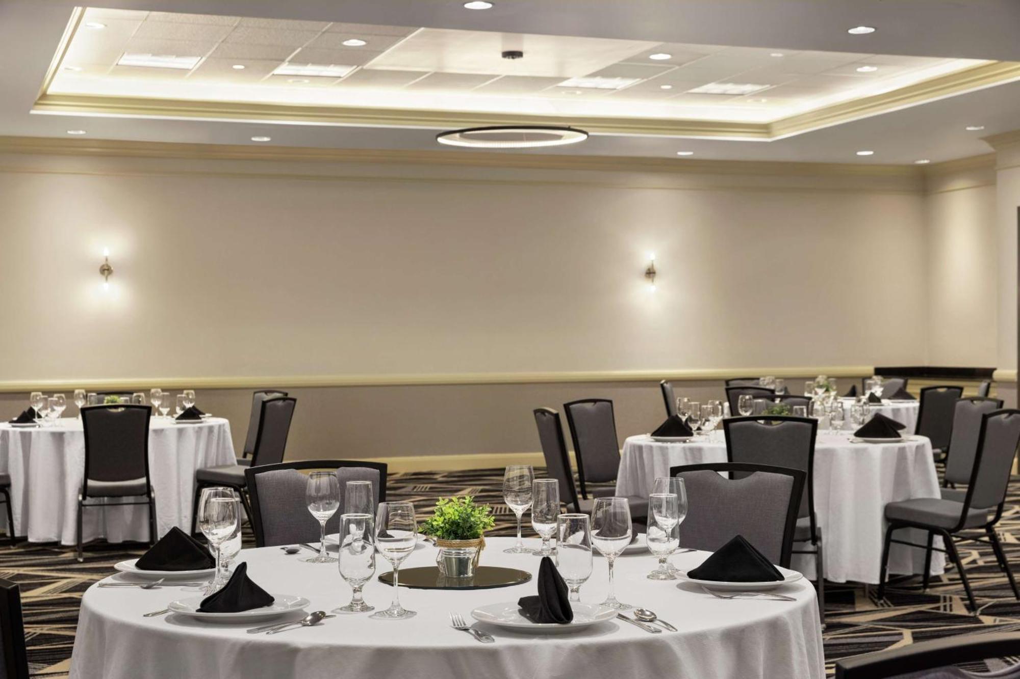 Embassy Suites By Hilton Denver International Airport Εξωτερικό φωτογραφία